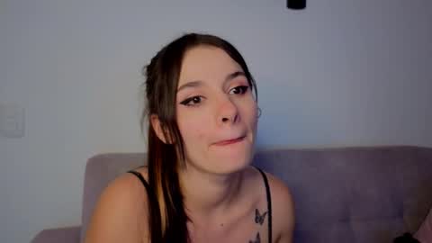 Snapshot of 0ne_of_0ne chatting on February 11, 1:21 am Steven e online show from February 11, 1:21 am