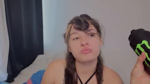 Snapshot of 0ne_of_0ne chatting on February 24, 9:13 pm Steven e online show from February 24, 9:13 pm