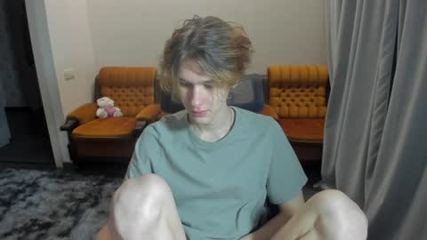 Snapshot of 0verlandd chatting on December 13, 1:04 am Adam online show from December 13, 1:04 am