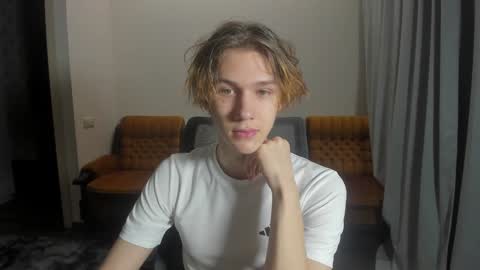 Snapshot of 0verlandd chatting on January 2, 10:05 am Adam online show from January 2, 10:05 am