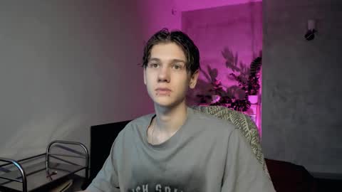 Snapshot of 0verlandd chatting on November 4, 10:14 am Adam online show from November 4, 10:14 am