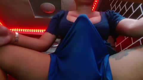 Snapshot of 11inchmonstercock4u chatting on December 13, 3:38 am i am trixie im Your Selfsucking Mistress online show from December 13, 3:38 am