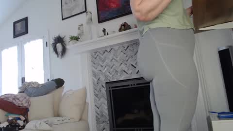 Aurora Willows online show from October 2, 2:46 pm