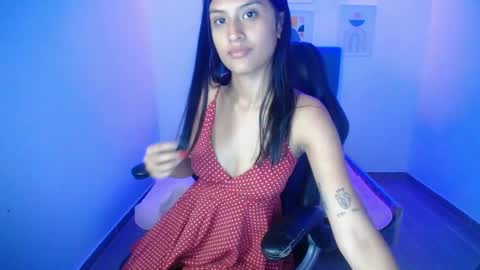 Snapshot of 18_alina chatting on January 11, 3:44 am Alina online show from January 11, 3:44 am