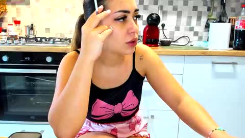 18belleskinny online show from October 7, 10:45 am