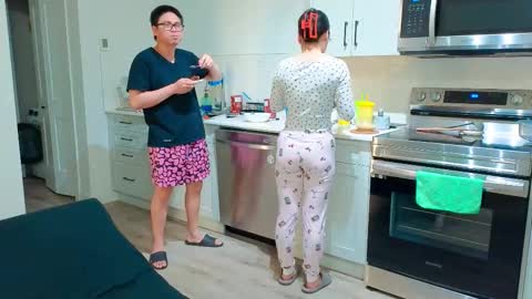 Snapshot of 18not20 chatting on February 4, 2:06 am Tong Ralph online show from February 4, 2:06 am