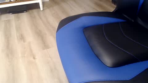 i erupt if you suck ur nipples 4 me and look at the camera while watching me online show from January 16, 1:15 pm