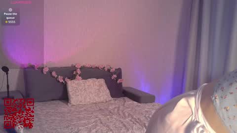 Snapshot of 1little_cherry chatting on May 23, 12:31 pm Mia online show from May 23, 12:31 pm