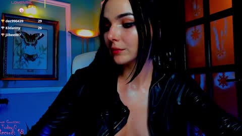 Moona  online show from February 8, 7:59 pm