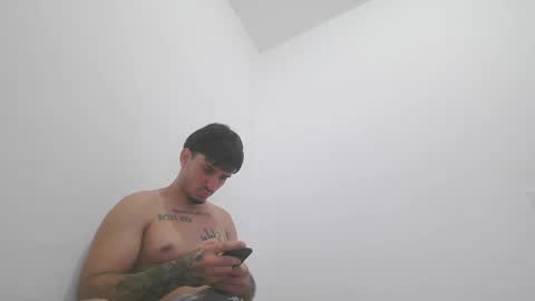 Snapshot of 1sensual chatting on December 22, 10:36 pm 1sensual online show from December 22, 10:36 pm