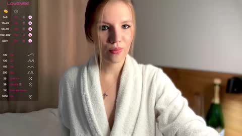 Snapshot of 1slavicdoll chatting on September 15, 1:05 am VICTORIA online show from September 15, 1:05 am