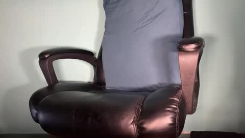 Snapshot of 2001cashking chatting on October 30, 7:43 am 2001cashking online show from October 30, 7:43 am