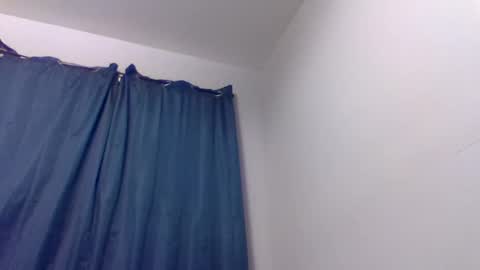 Snapshot of 21yearsy0ung9icheshung chatting on December 10, 11:19 pm AlecurClit online show from December 10, 11:19 pm