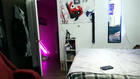 Snapshot of 21yearsy0ung9icheshung chatting on December 18, 5:37 am AlecurClit online show from December 18, 5:37 am