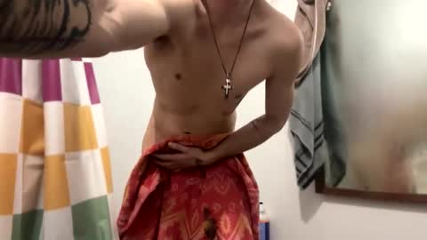 Snapshot of 21yearsy0ung9icheshung chatting on February 26, 9:27 pm AlecurClit online show from February 26, 9:27 pm