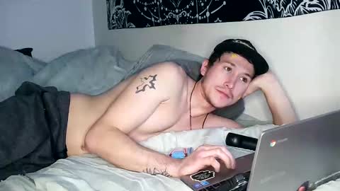 Snapshot of 21yearsy0ung9icheshung chatting on February 28, 1:37 am AlecurClit online show from February 28, 1:37 am