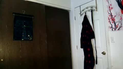 Snapshot of 21yearsy0ung9icheshung chatting on March 2, 1:36 am AlecurClit online show from March 2, 1:36 am