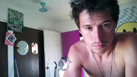 Snapshot of 21yearsy0ung9icheshung chatting on September 28, 10:59 pm AlecurClit online show from September 28, 10:59 pm