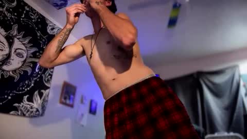 Snapshot of 21yearsy0ung9icheshung chatting on October 25, 1:46 am AlecurClit online show from October 25, 1:46 am