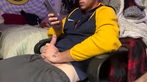 Snapshot of 21yearsy0ung9icheshung chatting on October 28, 4:31 pm AlecurClit online show from October 28, 4:31 pm