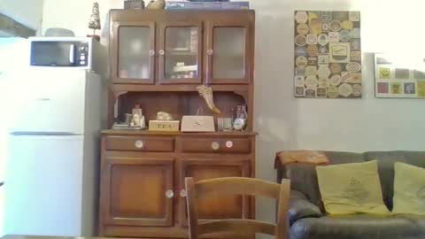 22esserre online show from April 8, 11:32 am