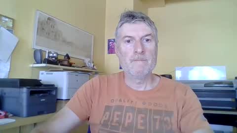 Snapshot of 22esserre chatting on June 9, 9:54 am 22esserre online show from June 9, 9:54 am