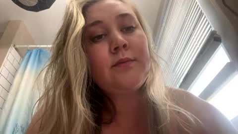 Snapshot of 22thickfatpussy chatting on February 21, 9:38 pm 22thickfatpussy online show from February 21, 9:38 pm