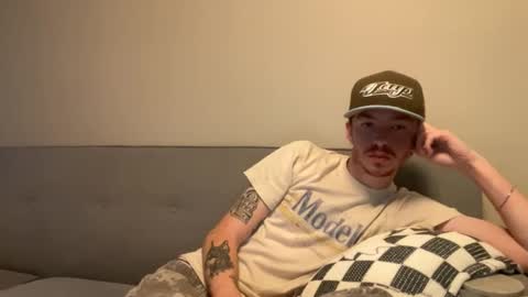 Snapshot of 26sneakers chatting on November 2, 12:02 am 26sneakers online show from November 2, 12:02 am