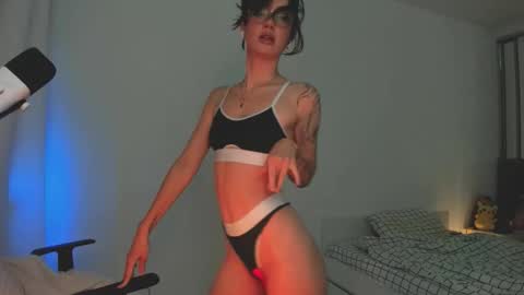 Snapshot of 2b_ chatting on December 1, 3:33 am Sasha weekend from 14 to 27 November online show from December 1, 3:33 am