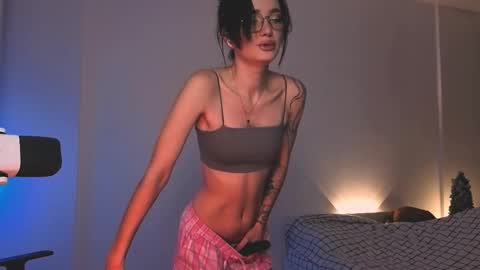 Snapshot of 2b_ chatting on January 6, 3:54 am Sasha weekend from 14 to 27 November online show from January 6, 3:54 am