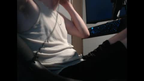 Snapshot of 2big2hype chatting on June 3, 2:03 am cheif online show from June 3, 2:03 am