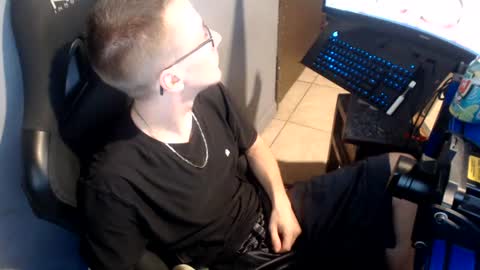 Snapshot of 2big2hype chatting on June 17, 2:03 am cheif online show from June 17, 2:03 am