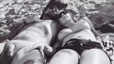 Snapshot of 2freakycouple24 chatting on December 17, 10:54 pm Zak and Raegan online show from December 17, 10:54 pm