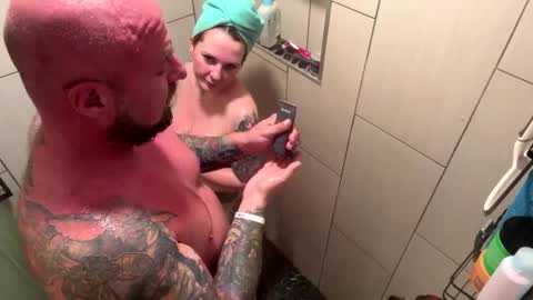 Snapshot of 2freakycouple24 chatting on October 9, 2:09 am Zak and Raegan online show from October 9, 2:09 am