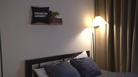 Snapshot of 2girls_1dream chatting on March 4, 2:23 pm Elley online show from March 4, 2:23 pm