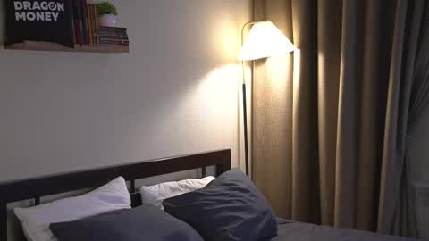 Snapshot of 2girls_1dream chatting on March 12, 6:30 am Elley online show from March 12, 6:30 am