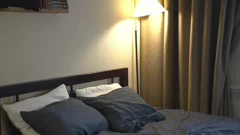 Snapshot of 2girls_1dream chatting on March 17, 6:28 am Elley online show from March 17, 6:28 am