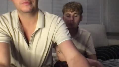 Snapshot of 2hungboys chatting on July 14, 6:07 am Roommates online show from July 14, 6:07 am