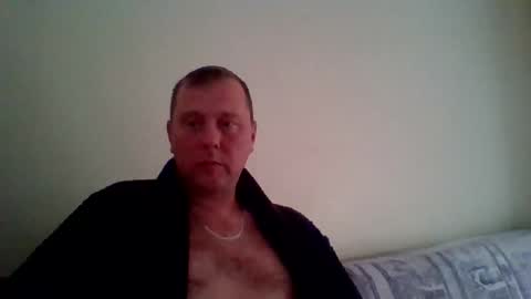 Snapshot of 2ndlipeater chatting on October 3, 8:33 am Girts online show from October 3, 8:33 am