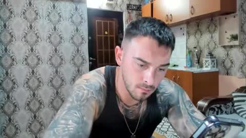 2sexymuscles online show from November 18, 8:35 pm