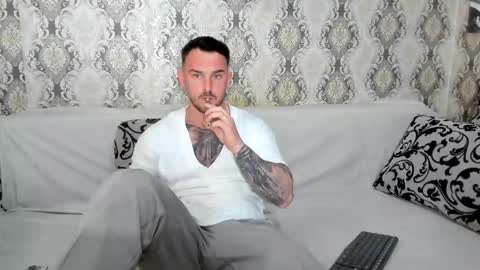 2sexymuscles online show from April 15, 7:58 pm