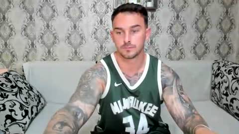 Snapshot of 2sexymuscles chatting on June 22, 7:55 pm 2sexymuscles online show from June 22, 7:55 pm