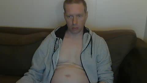 2small4you83 online show from May 27, 1:57 am