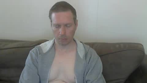 2small4you83 online show from June 18, 4:22 pm