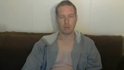 2small4you83 online show from June 20, 6:22 pm