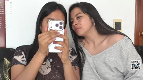 Snapshot of 2summerlove2 chatting on March 31, 8:42 pm Dalilah and Tarah online show from March 31, 8:42 pm