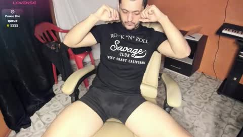 Snapshot of 37sins chatting on November 4, 9:58 pm Alex THE BIG SNAKE DUDE online show from November 4, 9:58 pm