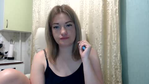 Snapshot of 3sweetcandy3 chatting on May 21, 11:01 pm 3sweetcandy3 online show from May 21, 11:01 pm