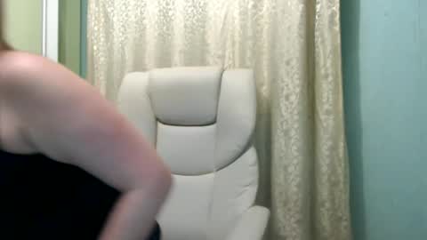 Snapshot of 3sweetcandy3 chatting on June 19, 10:46 pm 3sweetcandy3 online show from June 19, 10:46 pm