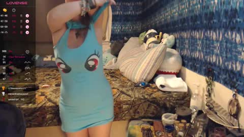 Snapshot of 420stonerchick chatting on November 13, 4:11 am 420stonerchick online show from November 13, 4:11 am
